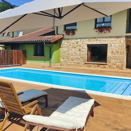 Chalet Con Piscina Climatizada En La Naturaleza Areatza Exterior foto