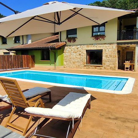 Chalet Con Piscina Climatizada En La Naturaleza Areatza Exterior foto