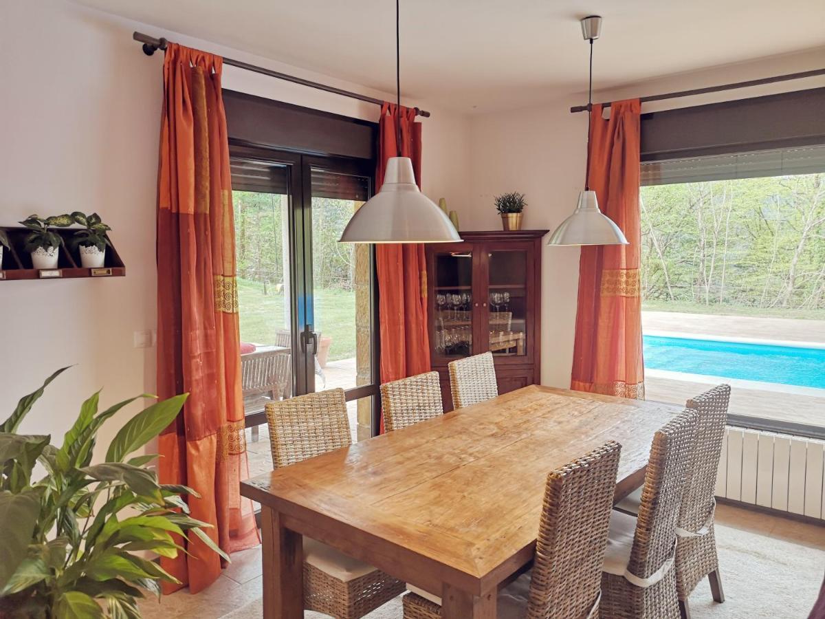 Chalet Con Piscina Climatizada En La Naturaleza Areatza Exterior foto