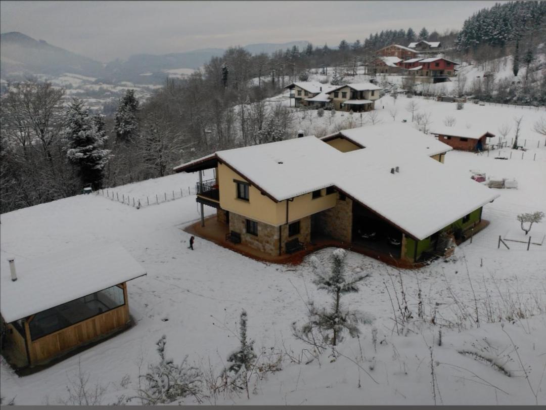 Chalet Con Piscina Climatizada En La Naturaleza Areatza Exterior foto